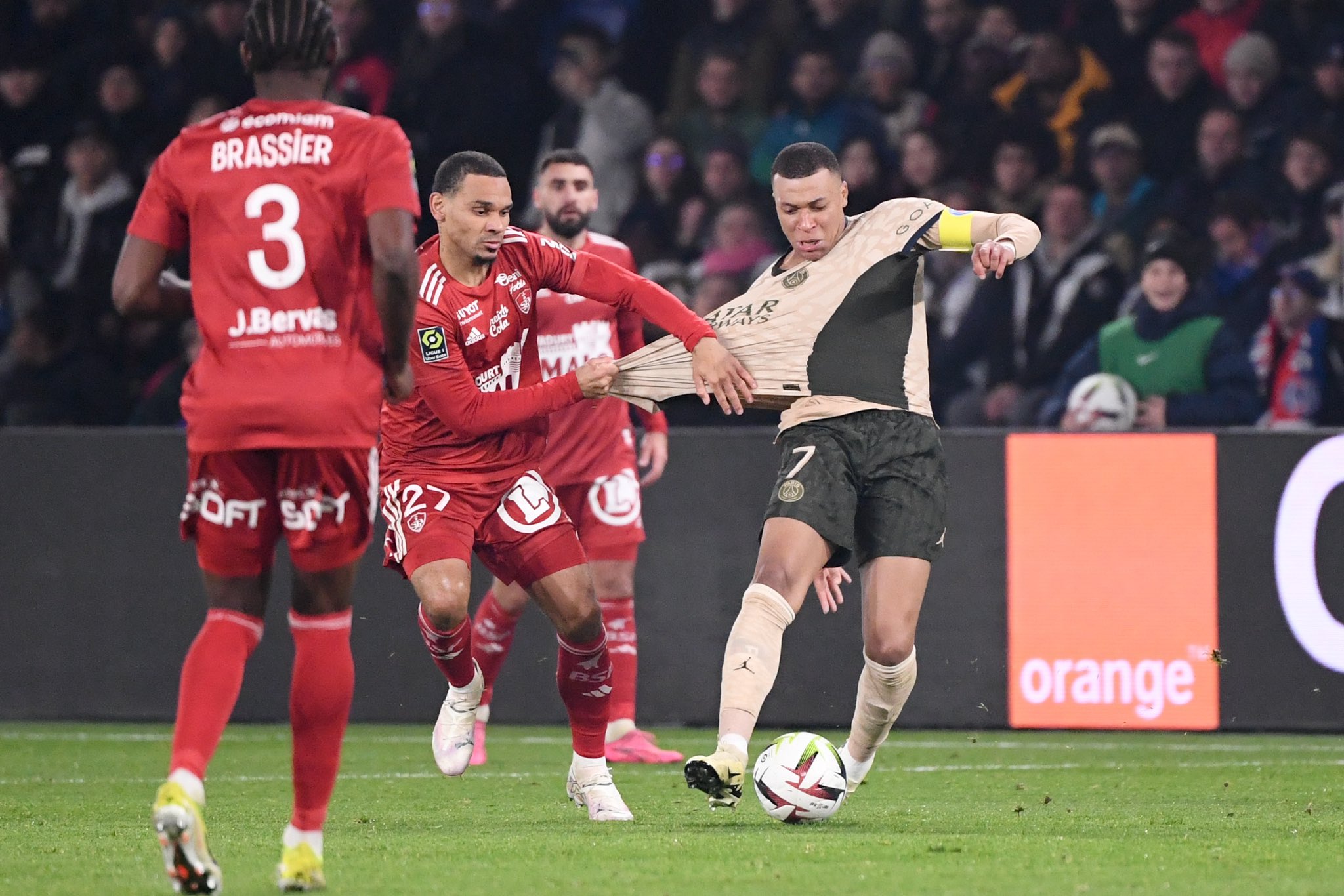 Το τέλειο ριφιφί: Η Μπρεστ έσβησε τα… φώτα σε όλο το Παρίσι! (vid)