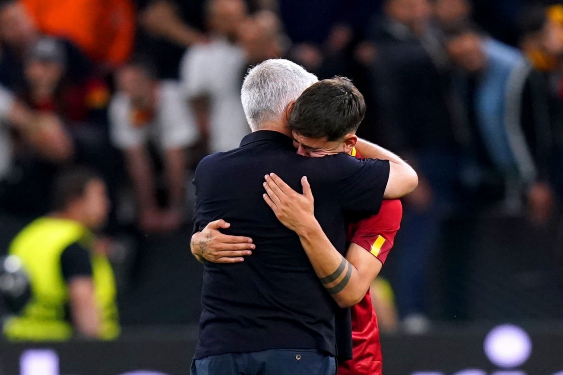 Oι «Λύκοι» αποχαιρέτησαν τον Μουρίνιο – Το ξεχωριστό μήνυμα του Ντιμπάλα! (pics)