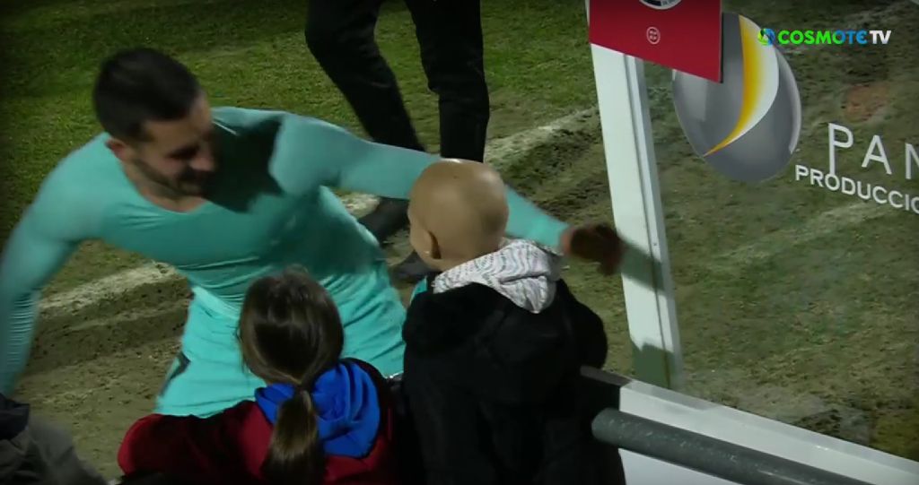 Δάκρυσε όλο το γήπεδο με την κίνηση του Φεράν Τόρες! (vid)