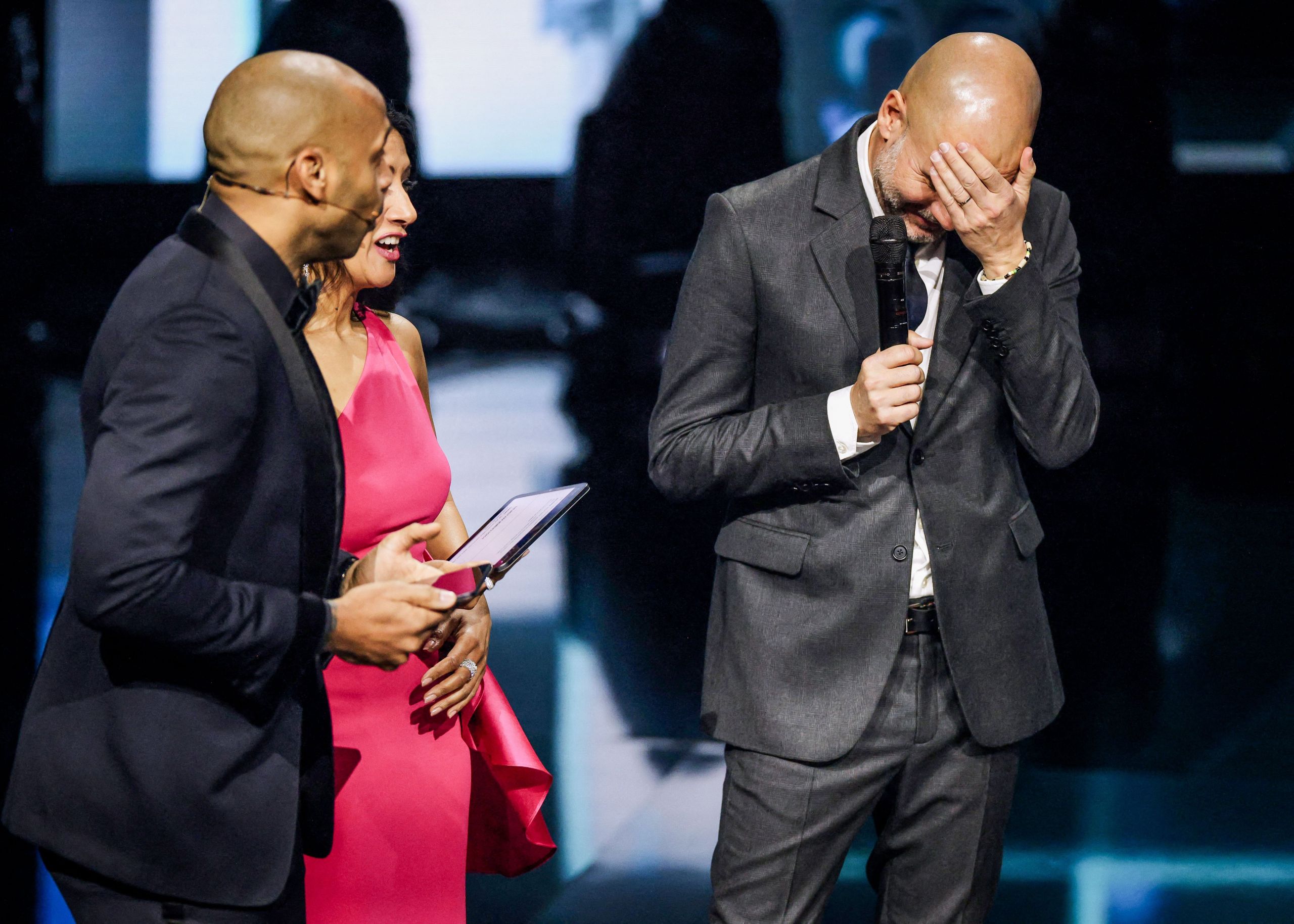 Απάντηση ΕΠΟΣ του Γκουαρντιολά στην ερώτηση του Ανρί: «Διάλεξε Μπαρτσελόνα ή Σίτι» (vid)