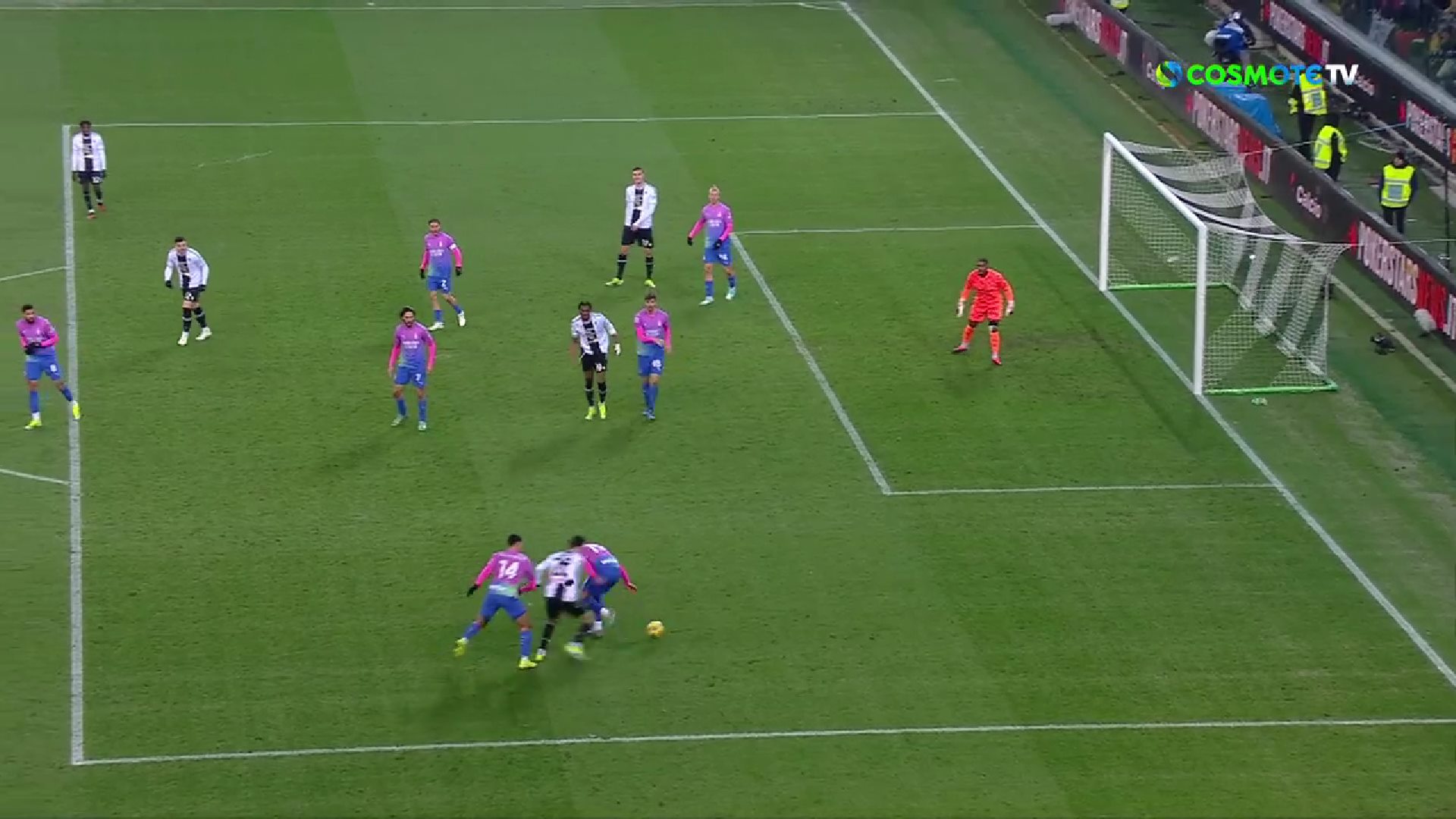 Για γέλια οι αμυντικοί της Μίλαν… Κουτουλάνε μεταξύ τους και ο Τοβέν κάνει το 2-1! (vid)