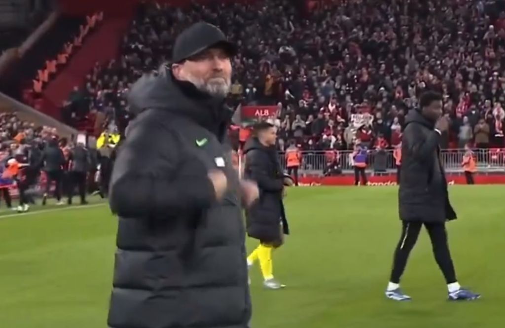 Ο Κλοπ κοίταξε το πέταλο του Άνφιλντ και σχημάτισε μια μεγάλη καρδιά (vid)