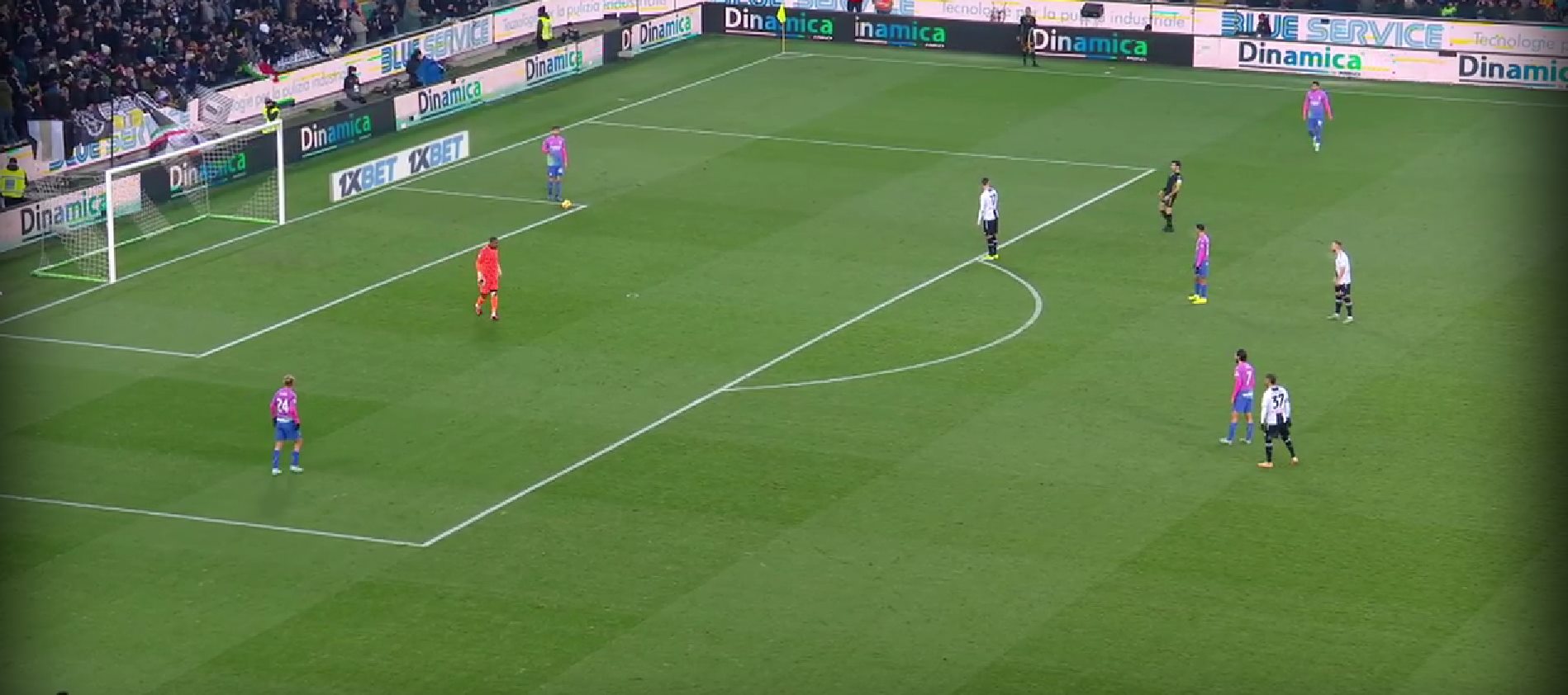 Απαράδεκτες σκηνές στην Ιταλία :Ο Μενιάν δέχτηκε ρατσιστική επίθεση! (vids)