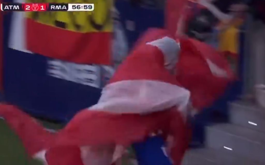 Ο Μοράτα πήγε να πανηγυρίσει και μπλέχτηκε με σημαία της Ατλέτικο (vid)