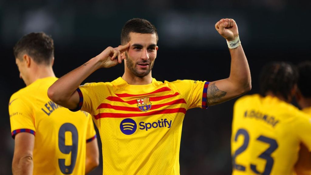 Μπαρτσελόνα: Ο παίκτης που βάζει τα… γυαλιά σε Λεβαντόφσκι – Ρόκε (stats)