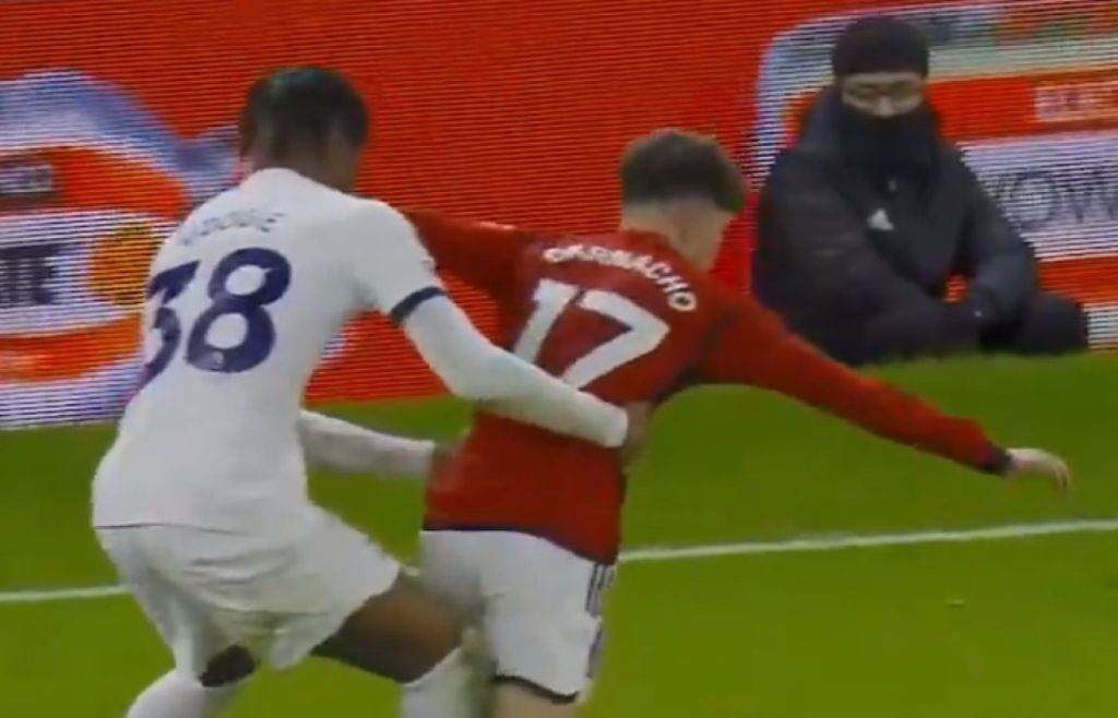 «Έκρηξη» στην Γιουνάιτεντ – Φωνάζουν για πέναλτι… μαρς πάνω στον Γκαρνάτσο (vid)