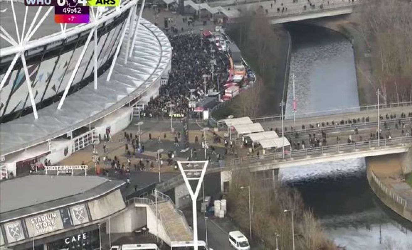 Δεν άντεξαν την ξεφτίλα – Οπαδοί της Γουέστ Χαμ έφυγαν μαζικά στο ημίχρονο (vid)