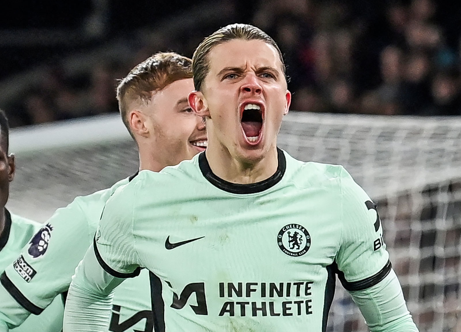 Στο χείλος της καταστροφής, ο Γκάλαχερ δίνει στην Τσέλσι το φιλί της ζωής! (vid)