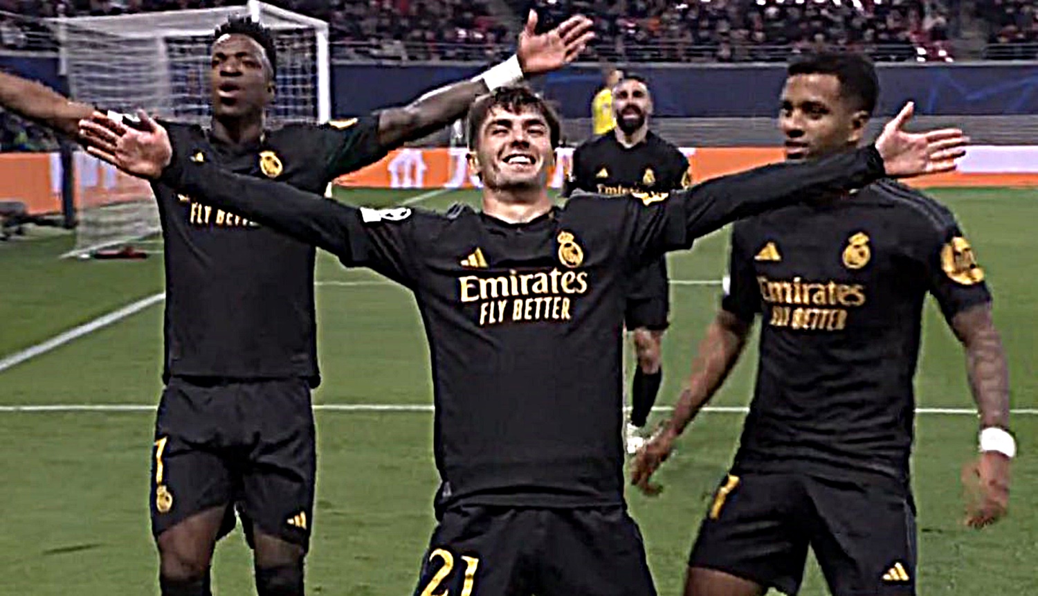 Τρελάθηκε από τον καναπέ του ο Μπέλιγχαμ με την γκολάρα του Μπραχίμ (pic)