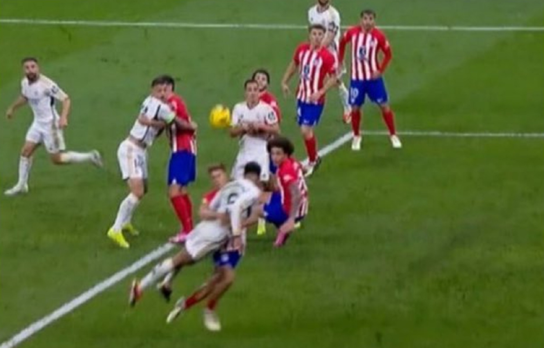 Οργή στη Ρεάλ Μαδρίτης για τη διαιτησία στο ντέρμπι με την Ατλέτικο – «Δεν μας έδωσαν τρία πέναλτι»