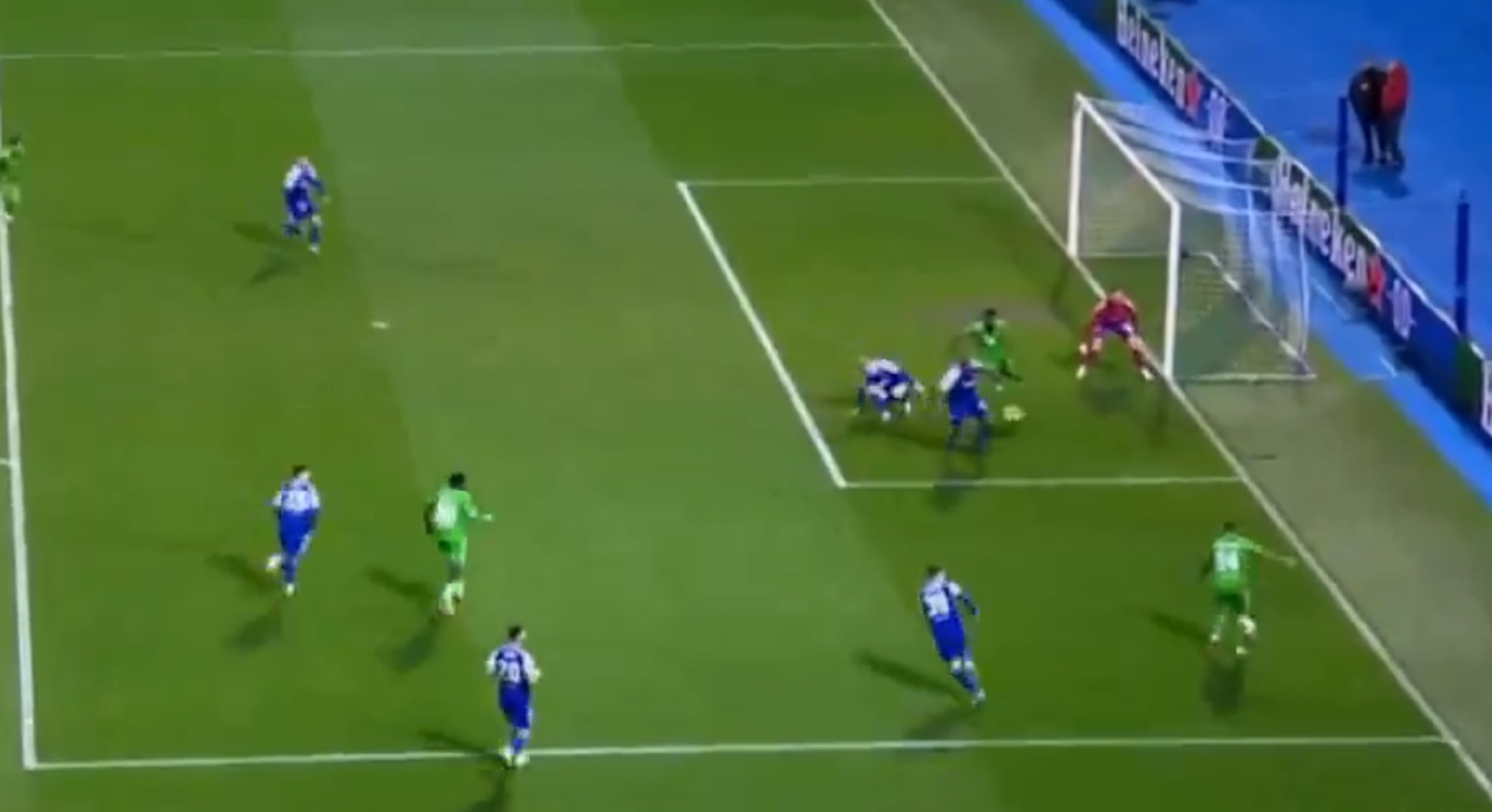 Το μαγικό γκολ του Μπακαμπού με τακουνάκι «πάγωσε» το Ζάγκρεμπ (vid)