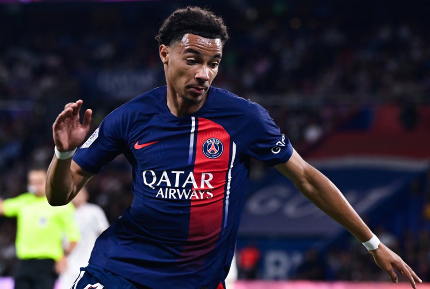 Βρήκε πού να… ξαποστείλει τον Εκιτικέ η Παρί και με συσκευασία δώρου!