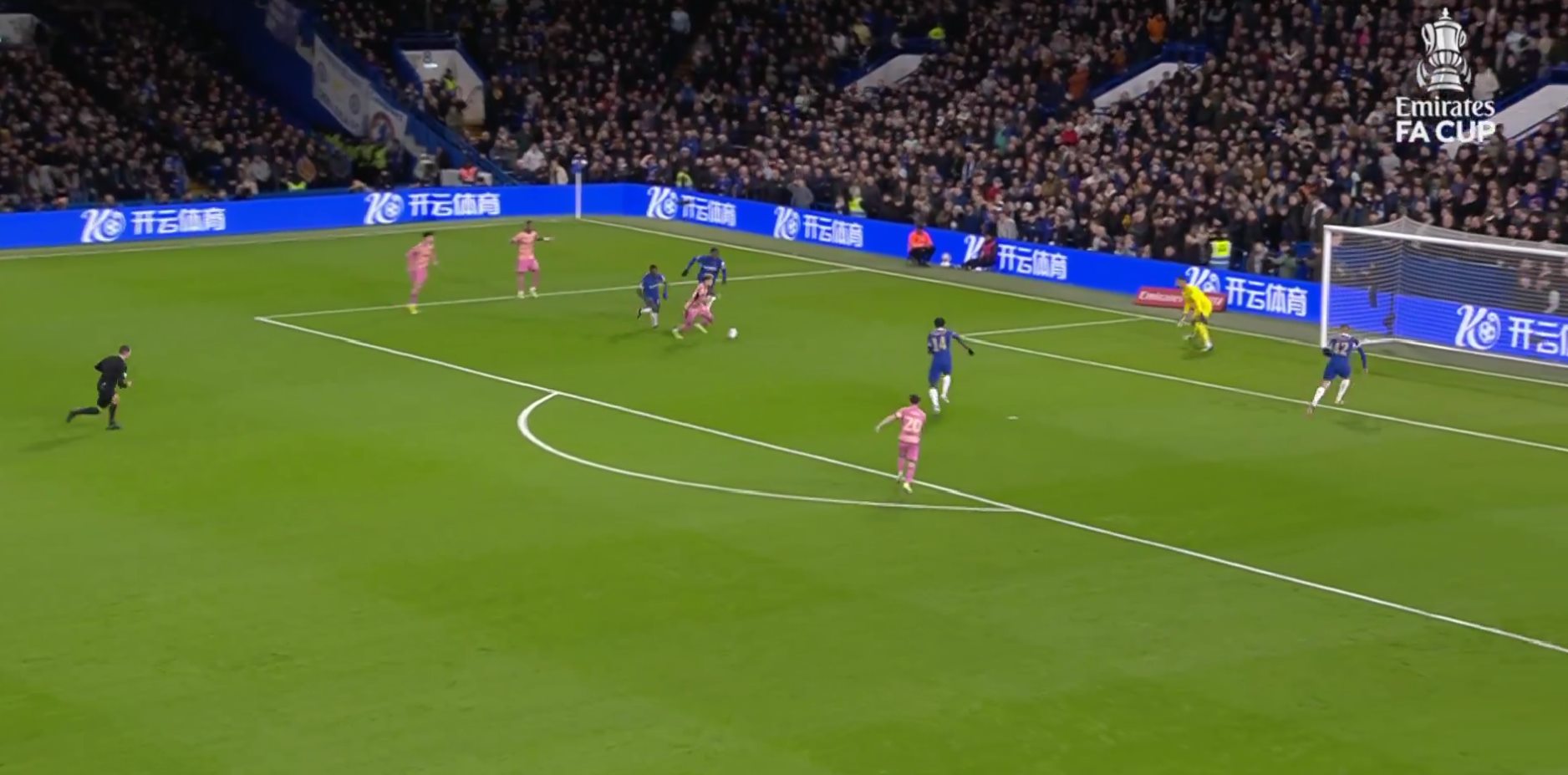 Χαρίζει γκολ η άμυνα της Τσέλσι: Ακόμα γελάει η Λιντς! (vid)