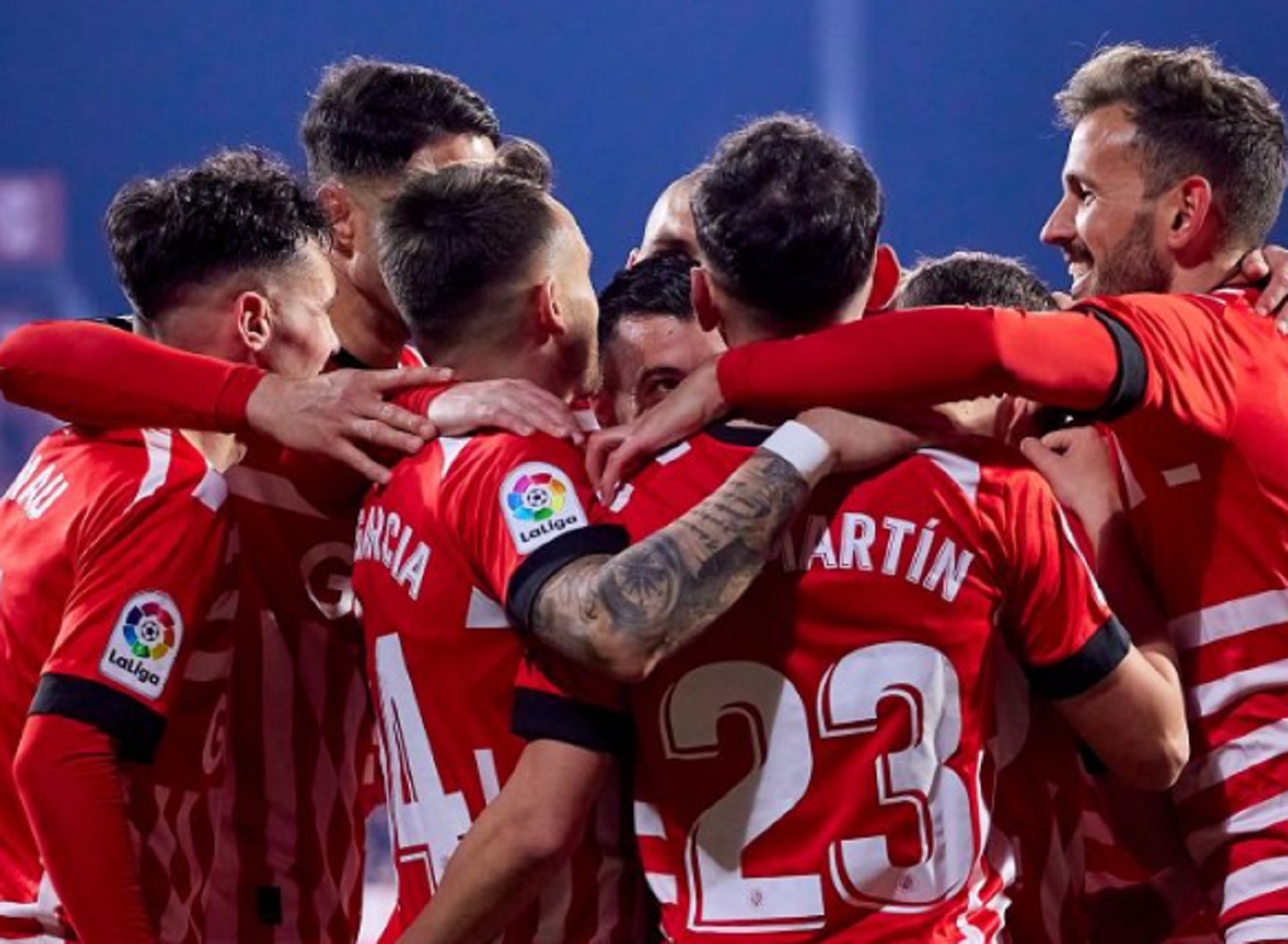 To αστέρι της Χιρόνα… γονατίζει τα θηρία της Premier League