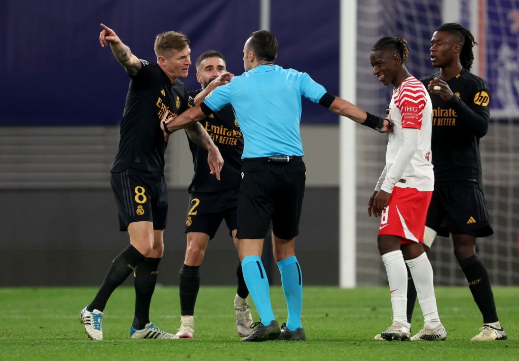 Ο Κρόος έδειξε στα πιτσιρίκια της Λειψίας ότι αν νευριάσει… δαγκώνει! (vid)