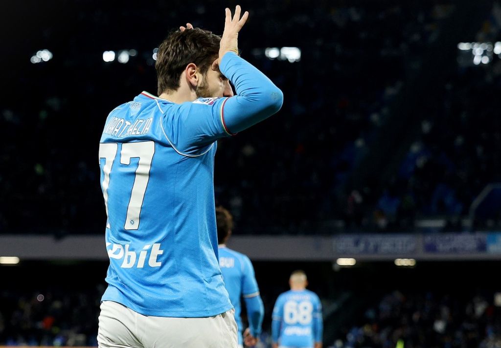 Δεν βλεπόταν… αλλά τα κατάφερε – Ο «Κβάρα» έσωσε την πρωταθλήτρια από κάζο (vid)