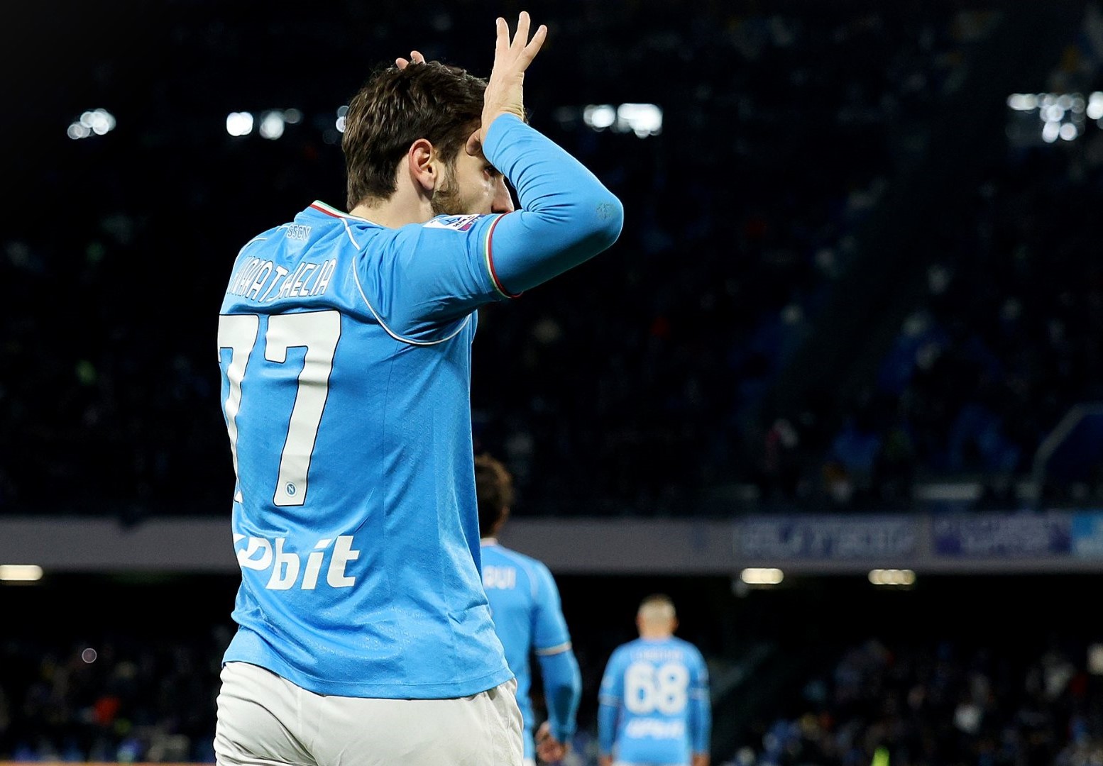 Δεν βλεπόταν… αλλά τα κατάφερε – Ο «Κβάρα» έσωσε την πρωταθλήτρια από κάζο (vid)