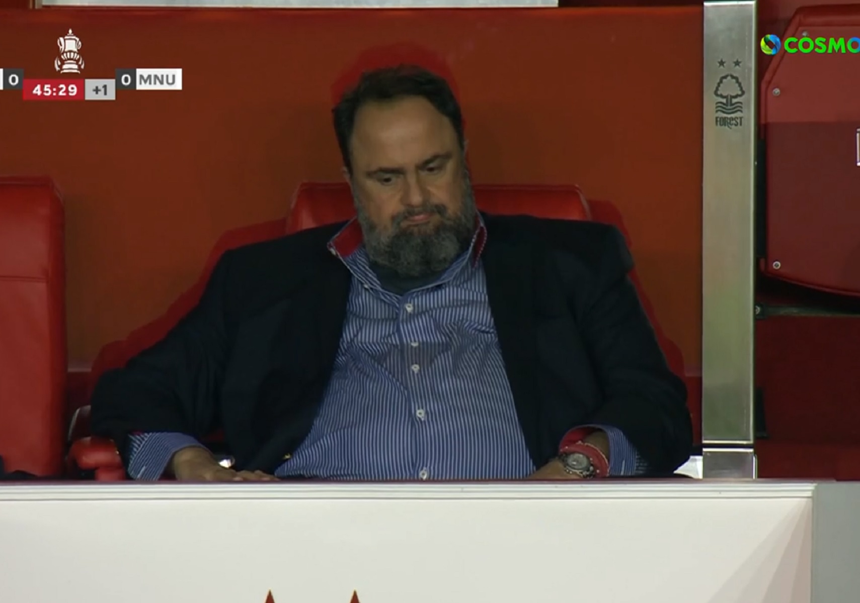 «Βυθισμένος» στις σκέψεις ο Μαρινάκης στο Νότιγχαμ – Γιουνάιτεντ (vid)