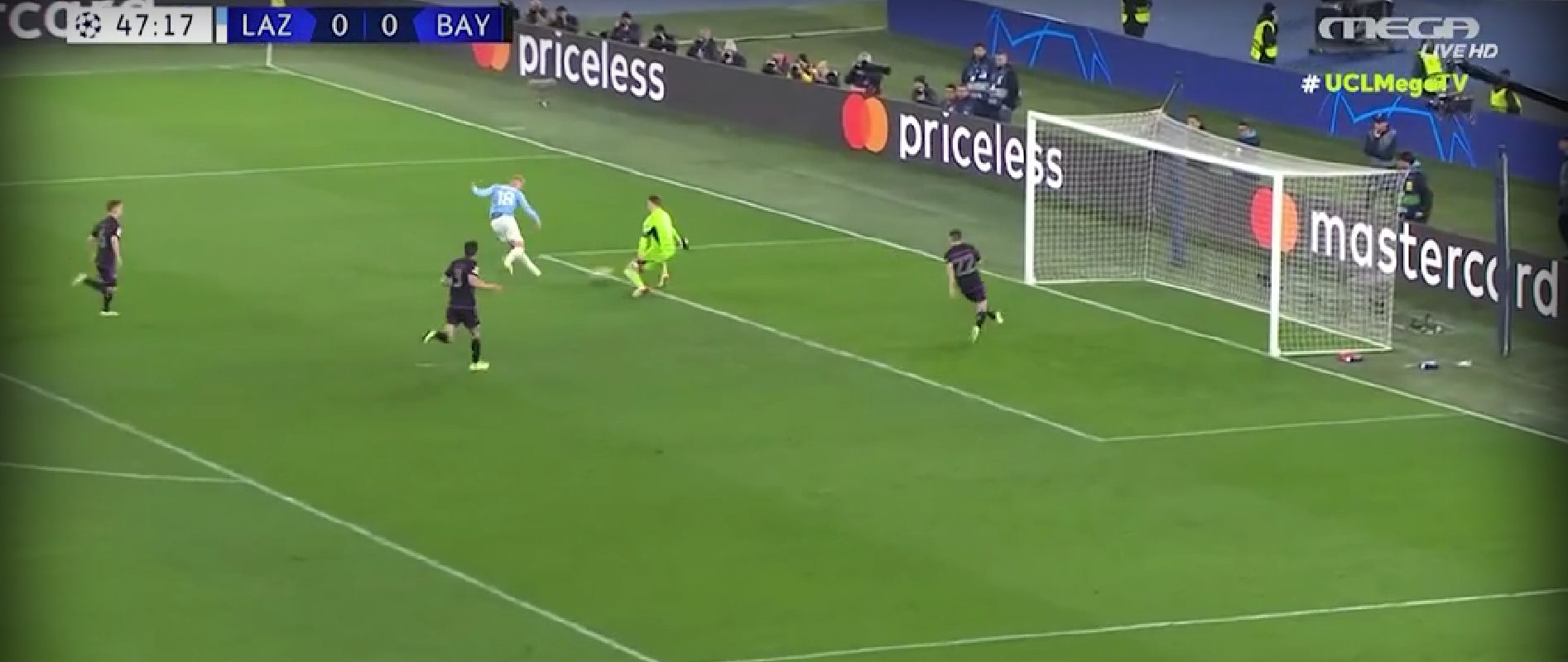 Μέγας είσαι Νόιερ και θαυμαστά τα… πόδια σου: Μεγάλη επέμβαση σε τετ-α-τετ! (vid)