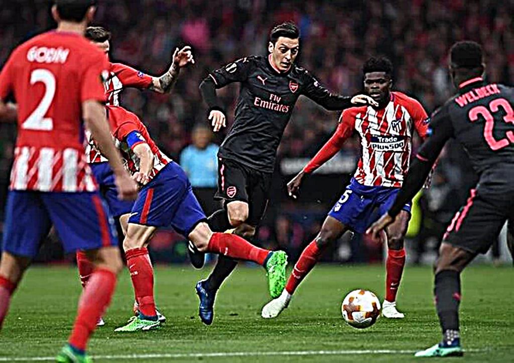 Άπαιχτος Οζίλ, γλέντησε την Ατλέτικο: «Με την μπλε κάρτα, θα παίζει με έξι παίκτες;»