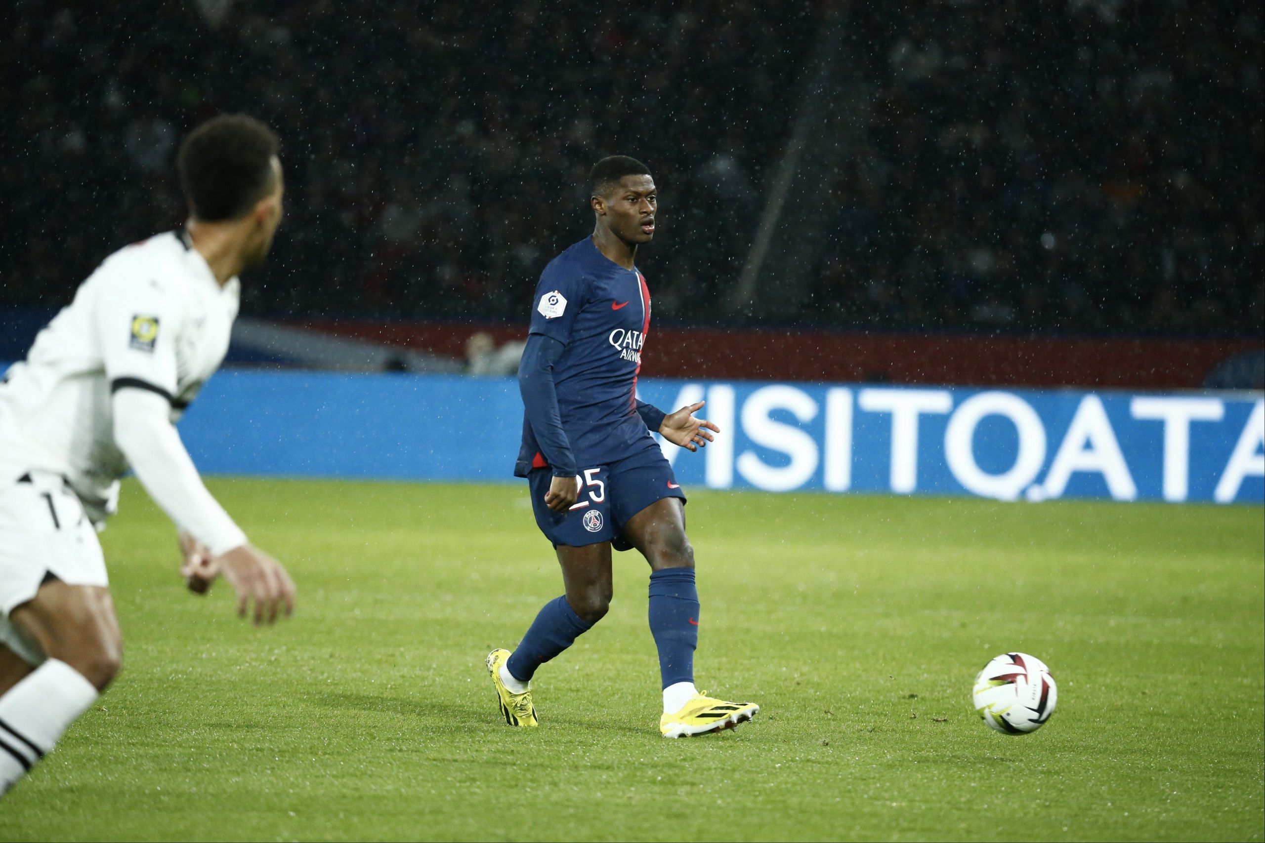 Κι όμως… γκελάρει στη Γαλλία η Παρί! (vid)