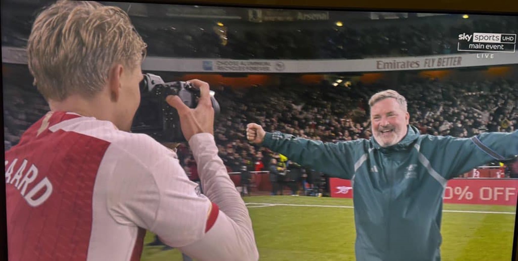 Ο Όντεγκαρντ άφησε τη… νίκη και έπιασε την κάμερα! (pics)