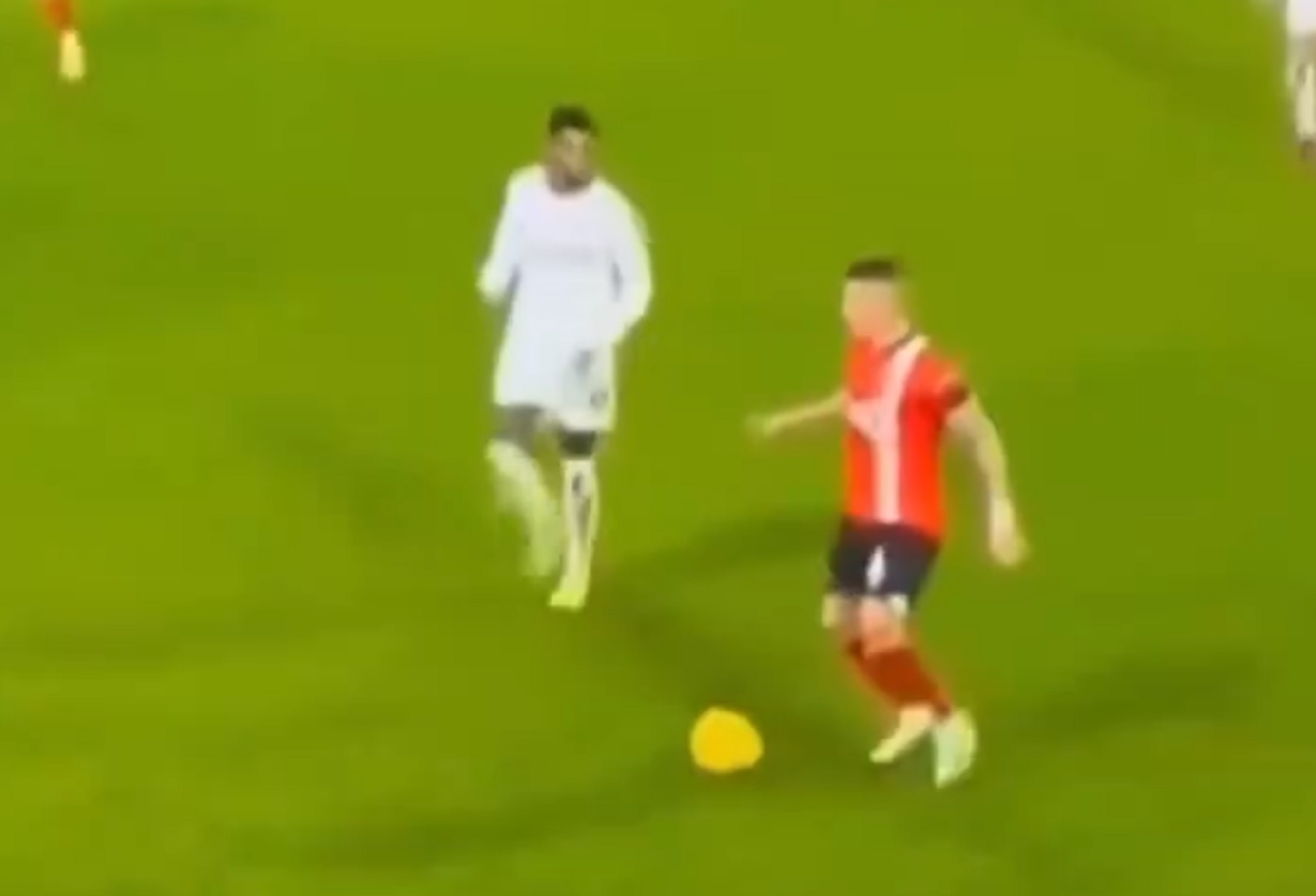 Ο Ράσφορντ… κάνει πως μαρκάρει τον παίκτη της Λούτον (vid)