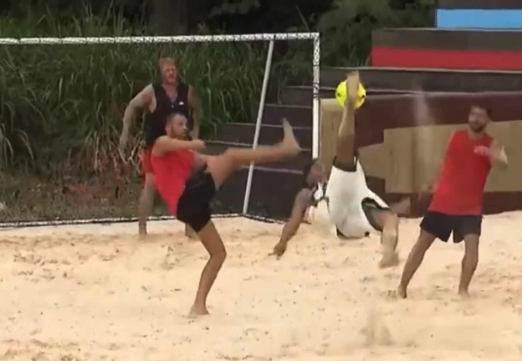 Ο Ροναλντίνιο μπήκε στο τουρκικό Survivor και χάζεψε τους πάντες με τα μαγικά του (vid)