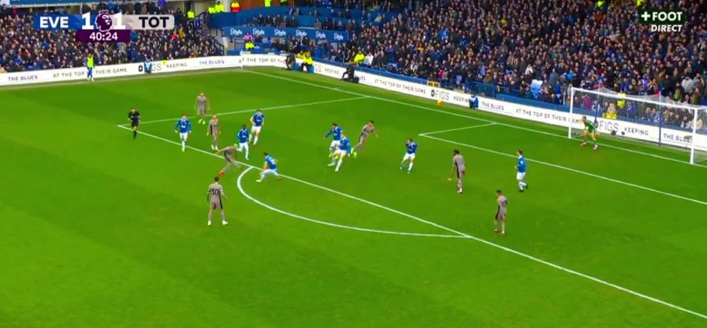 Άπιαστος ο Ριτσάρλισον: Είδε την «πρώην» και την… φόρτωσε κανονικά! (vid)