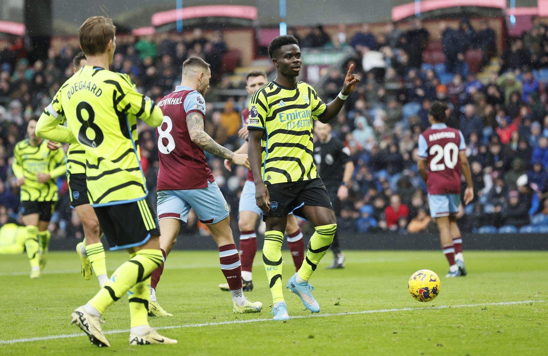 «Δαιμονισμένη» Άρσεναλ κατάπιε και την Μπέρνλι (vid)