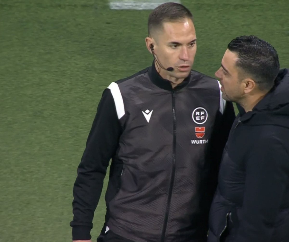 Για αυτό αποβλήθηκε ο Τσάβι – «Δώσε του κόκκινη! Απέβαλλε τον εδώ και τώρα» (pic)