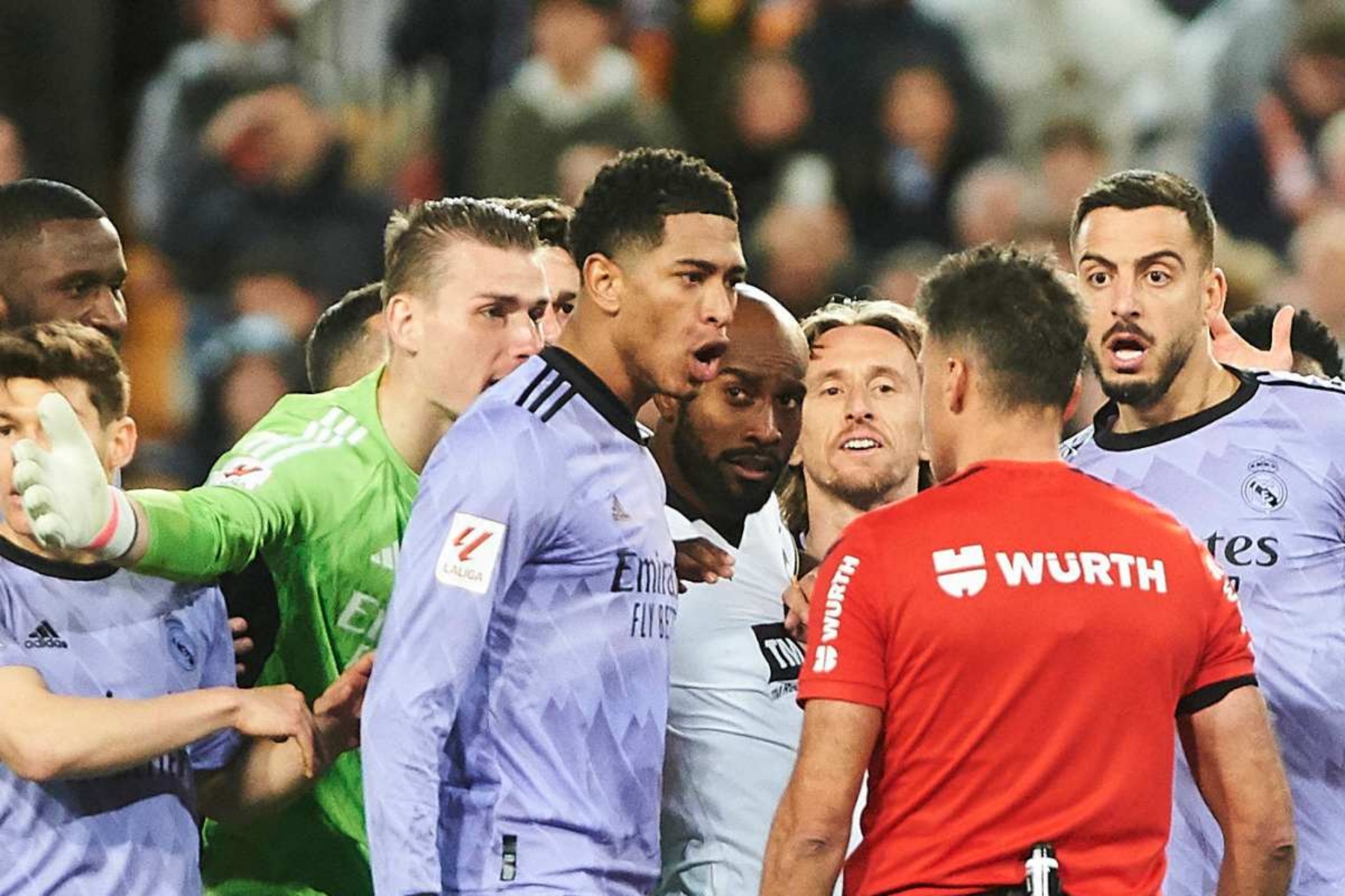 Μπέλινγχαμ για την κόκκινη με Βαλένθια: «Με τιμωρούν επειδή είμαι νέος στην Ισπανία»!