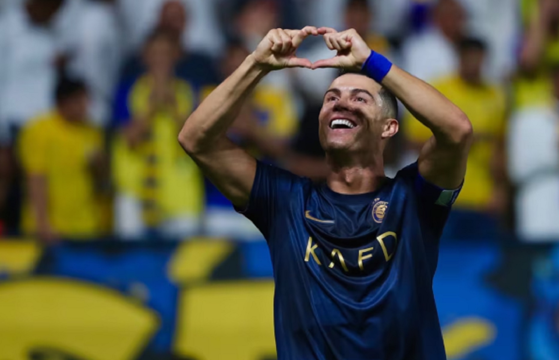 Παιδάκι στην Αφρική έφτιαξε το πορτρέτο του Κριστιάνο σε κορμό δέντρου (pic)