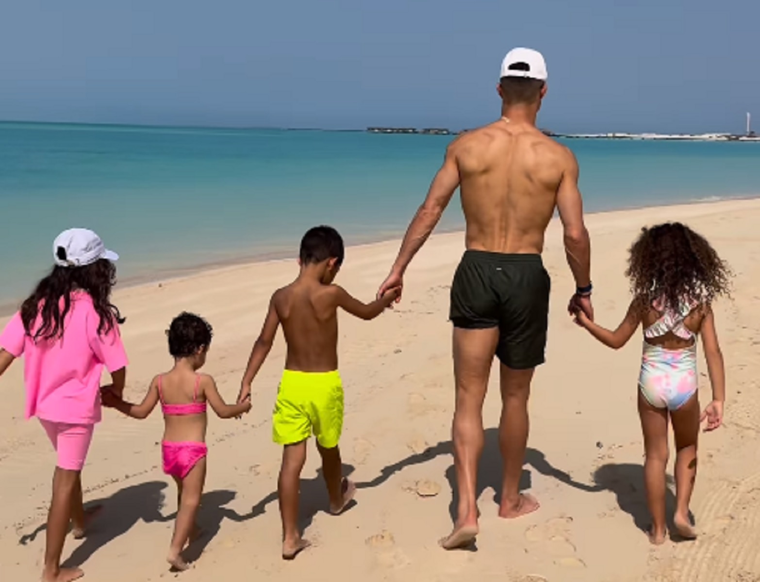 O Κριστιάνο… αλλιώς – Τρυφερές στιγμές με τα παιδιά του (vid)