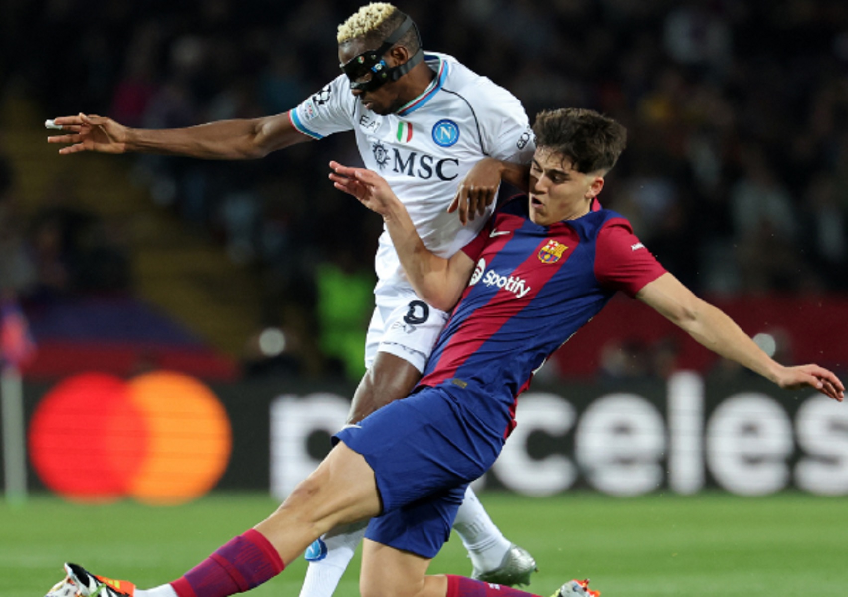 Ανεβαίνει… σκάλες ο Κουμπαρσί – Ήρθε η μεγάλη επιβράβευση για το αστέρι της Μπαρτσελόνα