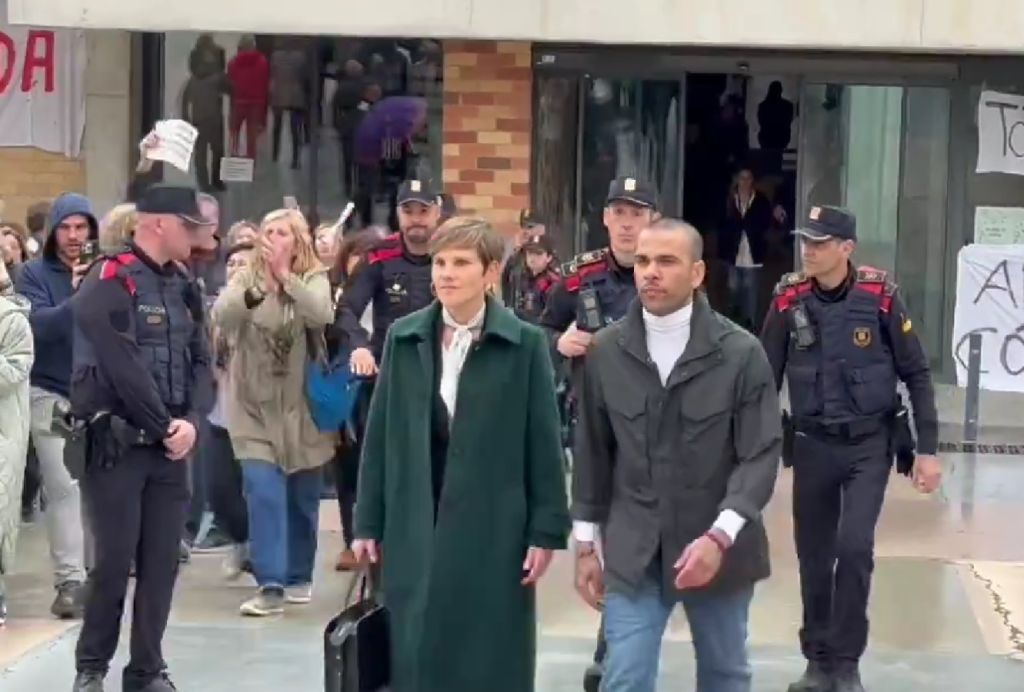 Βγήκε από τη φυλακή ελεύθερος ο Ντάνι Άλβες (vid)