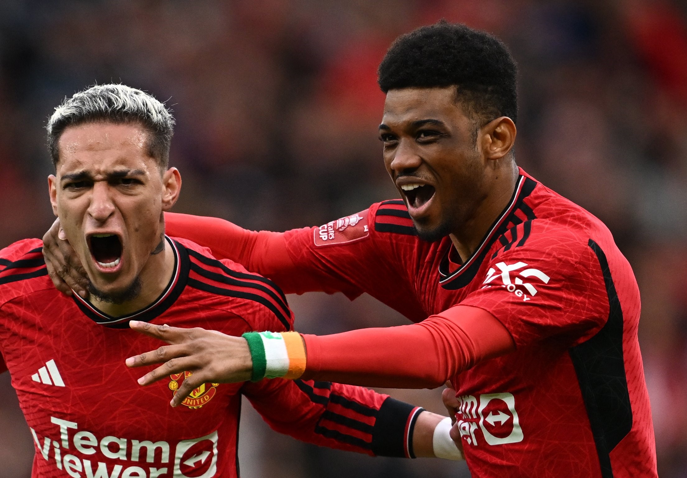 ΕΠΟΣ και  μυθική Γιουνάιτεντ από τα παλιά – Buzzer beater και τάβλα η Λίβερπουλ (vid)