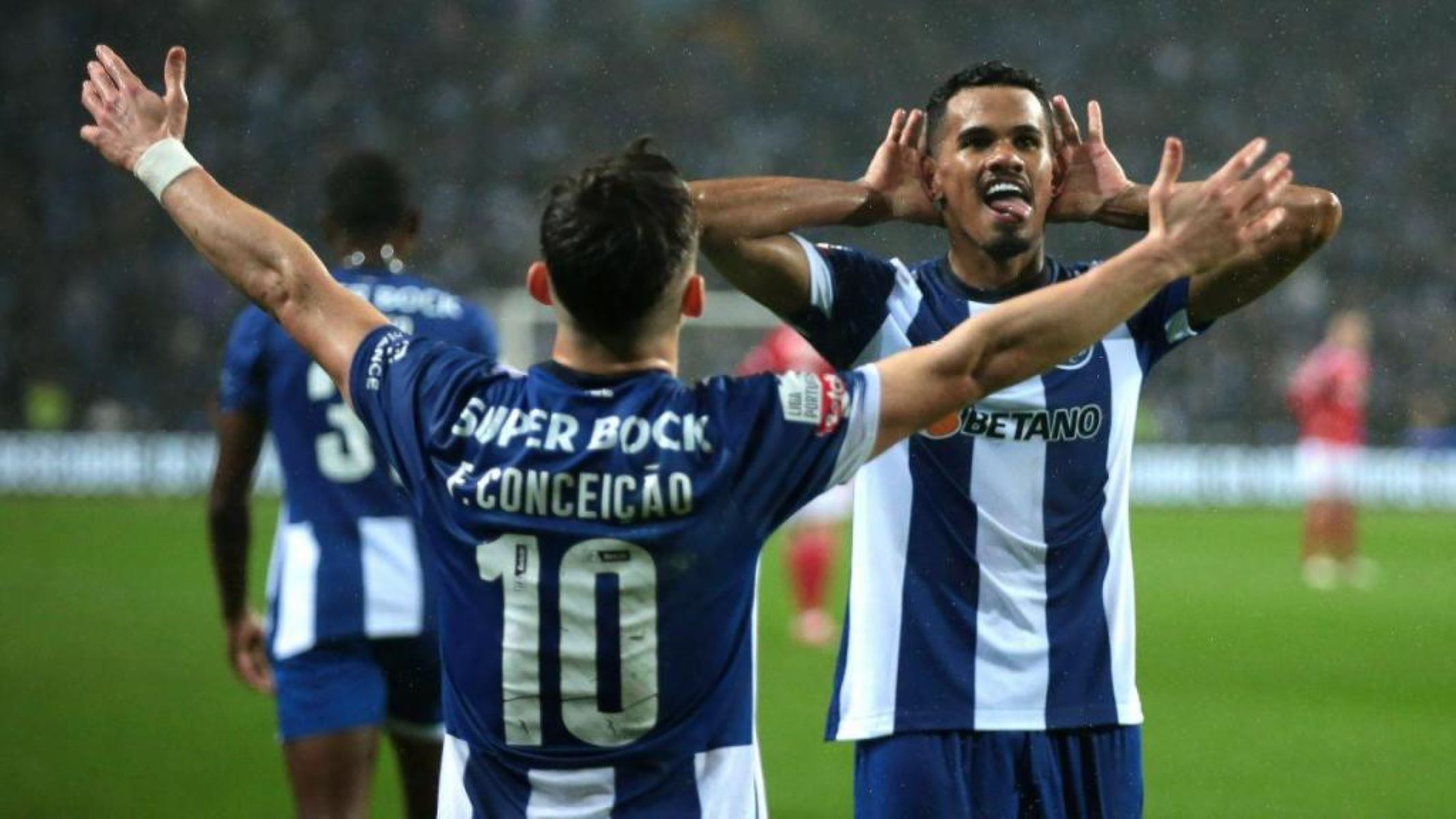 Οι «Δράκοι» της Πόρτο διέλυσαν με 5αρα την Μπενφίκα (vid)