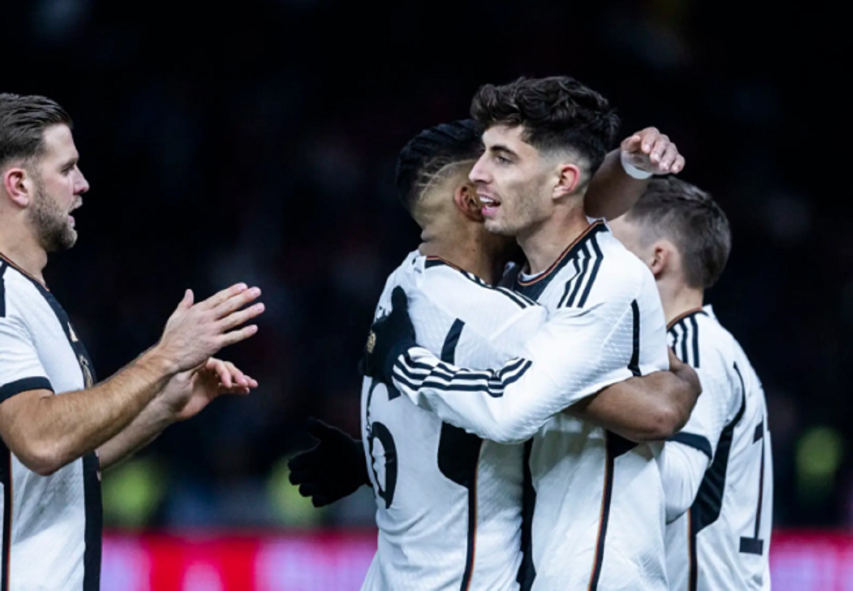 Ανάρπαστη η 2η εμφάνιση της Εθνικής Γερμανίας – «Σαμπάνιες» η Adidas (pic)