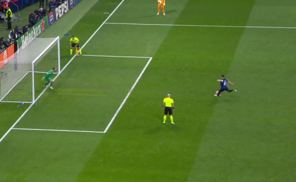 Ίντερ: Σαν να… ζωντάνεψε η μπάλα στο χαμένο πέναλτι του Λαουτάρο! (vid)