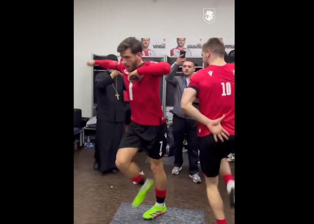 Γεωργία – Ελλάδα: Ο ξέφρενος χορός του Κβαρατσχέλια στα αποδυτήρια (vid)