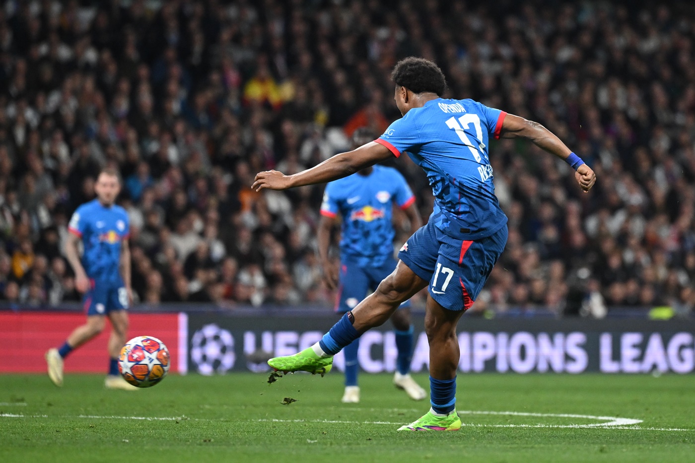 Σωρεία φάσεων η Λειψία, αποδοκιμασίες για Ρεάλ στο «Μπερναμπέου»! (vids)