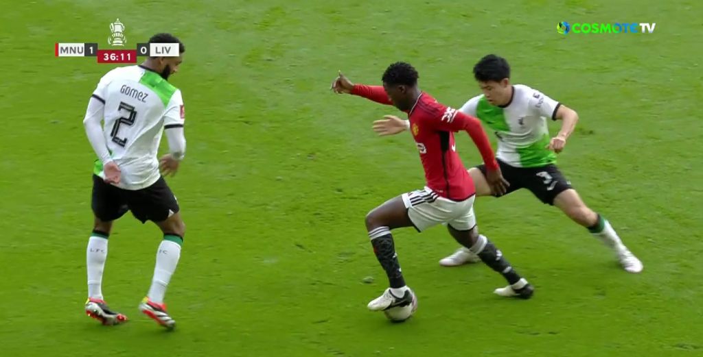 Ο Μέινου χάζεψε την άμυνα της Λίβερπουλ με τις ντρίμπλες του – Μεγάλη επέμβαση από Κέλεχερ! (vid)