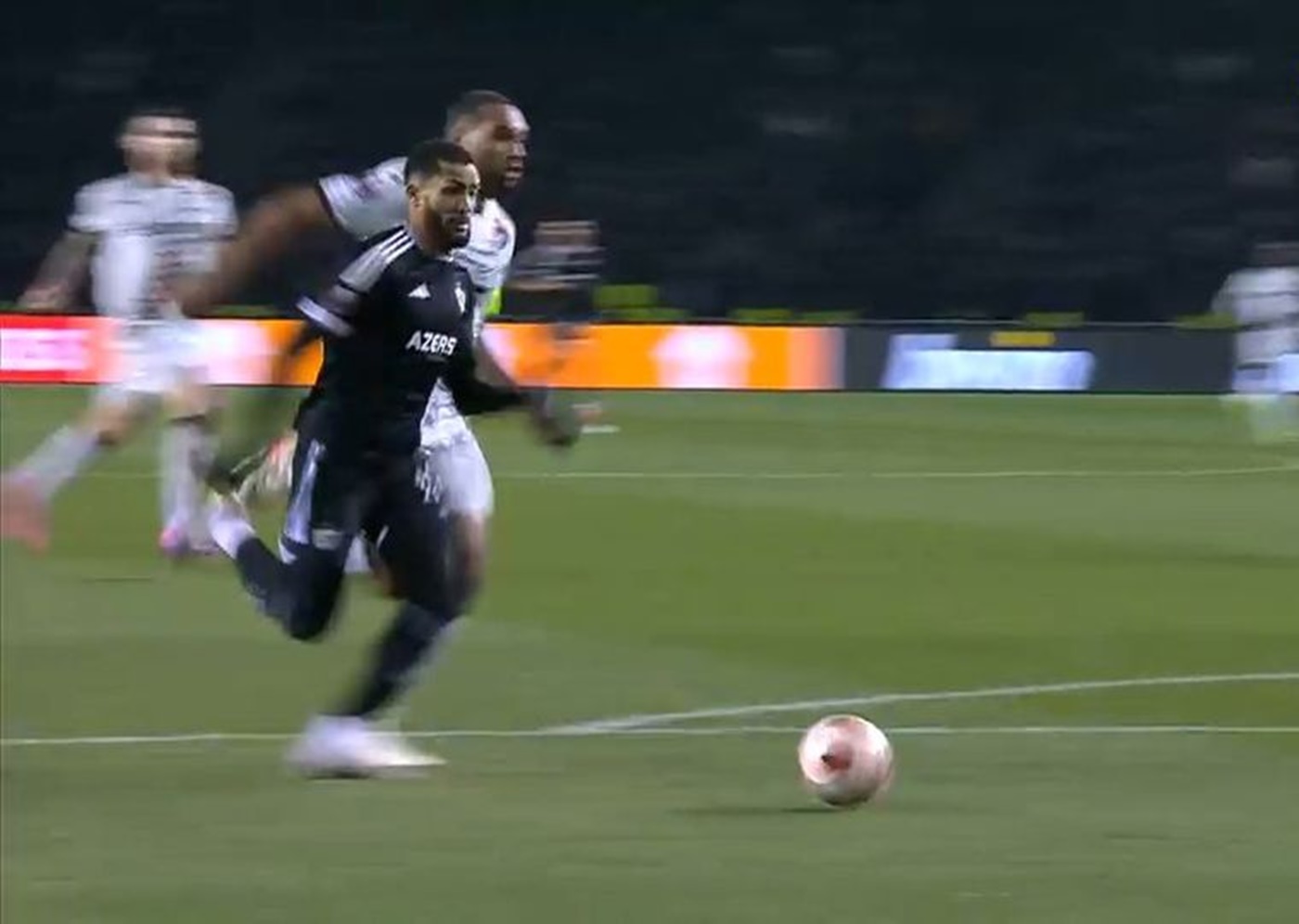 Με ποδοσφαιρική… αλητεία η Καραμπάγκ «βάρεσε» δυο φορές τη Λεβερκούζεν! (vids)