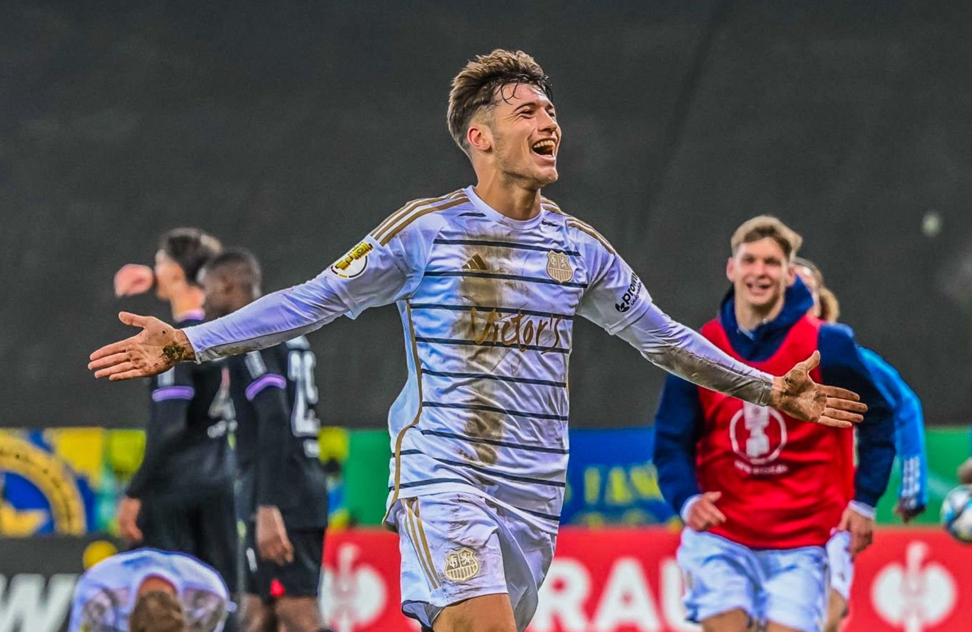 Η αθεόφοβη Σααρμπρίκεν απέκλεισε και την Γκλάντμπαχ στο Κύπελλο! (vid)