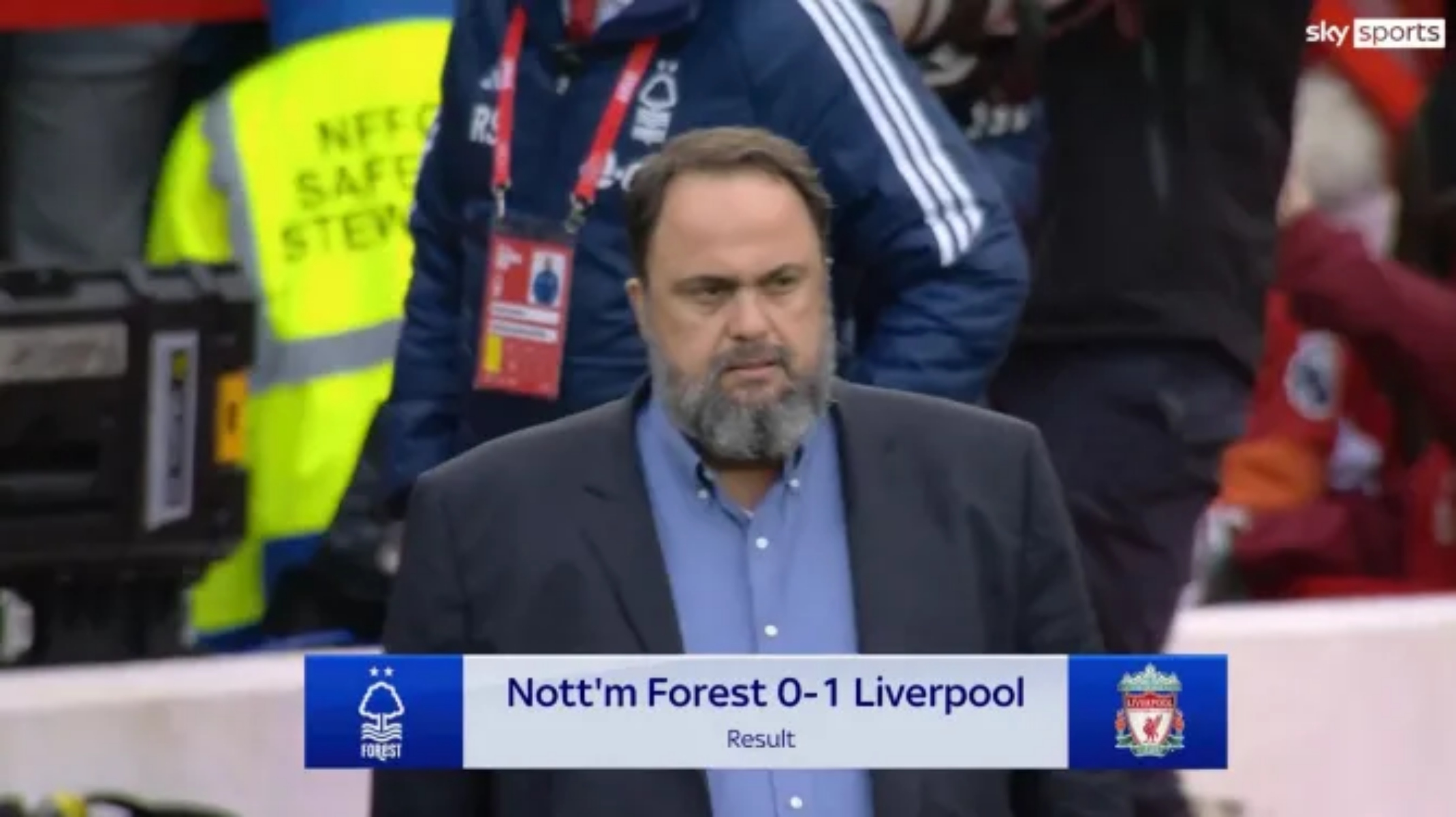 Έξαλλος ο Μαρινάκης – Έκανε «ντου» στο γήπεδο κόντρα στη Λίβερπουλ!