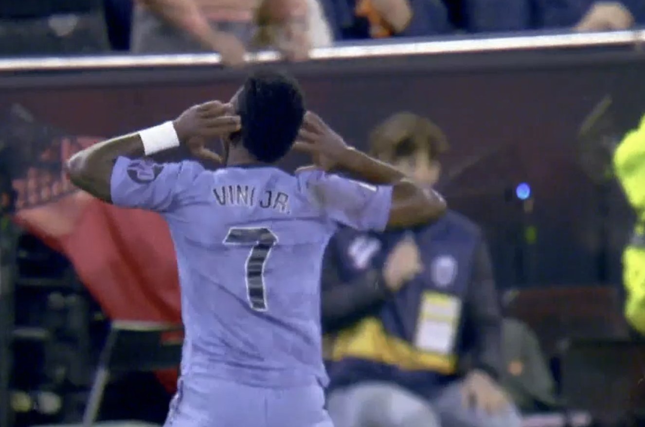 Τσαντίστηκε ο Βινίσιους και είπε να σωπάσει μόνος του το «Μεστάγια»! (vids)