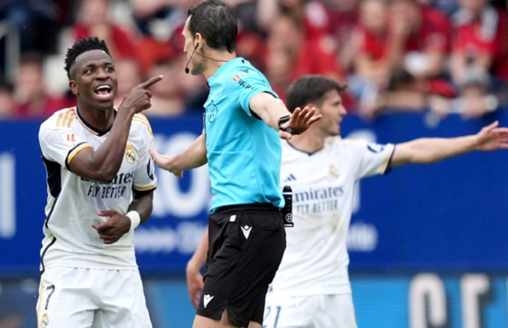 Οργή στη Ρεάλ Μαδρίτης για τον διαιτητή Μουνουέρα λόγω Βινίσιους