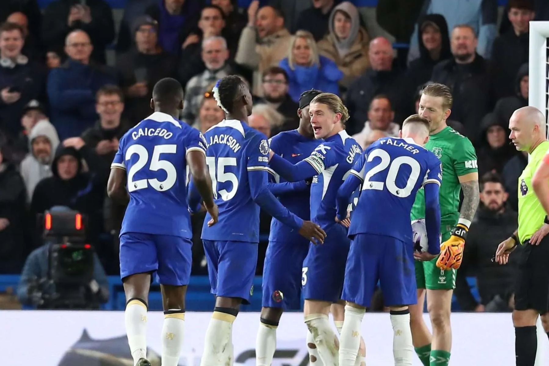 H αστεράτη Άστον Βίλα κάνει… μπάσιμο στο ρόστερ της Τσέλσι