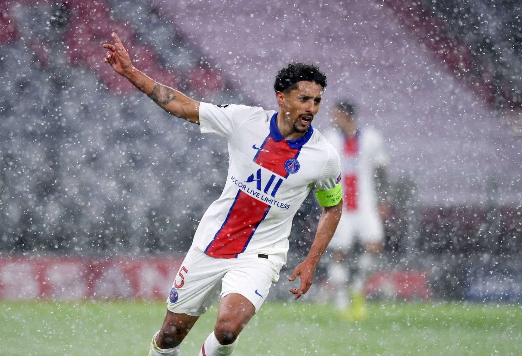 Ο Μαρκίνιος έγραψε ιστορία με τη φανέλα της Παρί Σεν Ζερμέν!